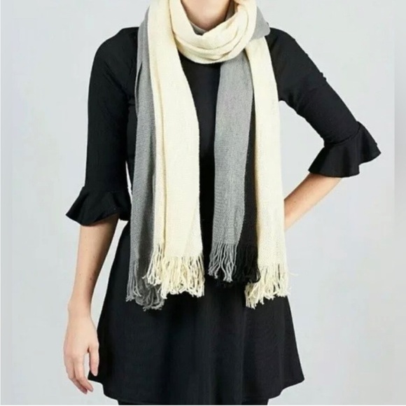 NWT DONNI. Black Cream Grey Tri Color Fringe Scarf - Picture 4 of 4